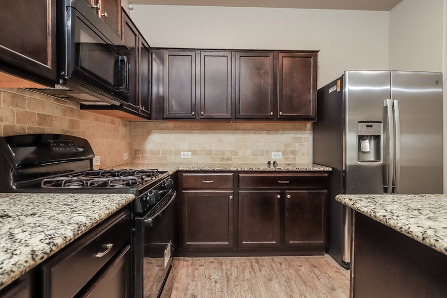 Building Photo - 5930 Bridle Bnd