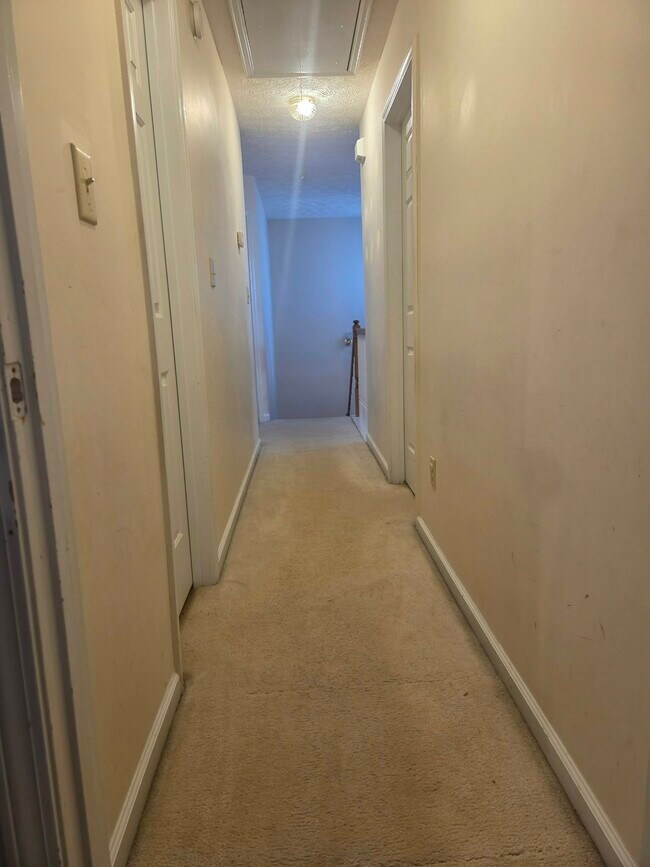 Building Photo - 40 Harbour Lake Dr