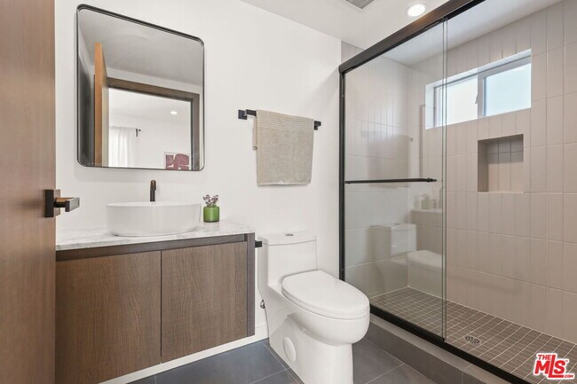 Building Photo - 843 Mariposa Ave