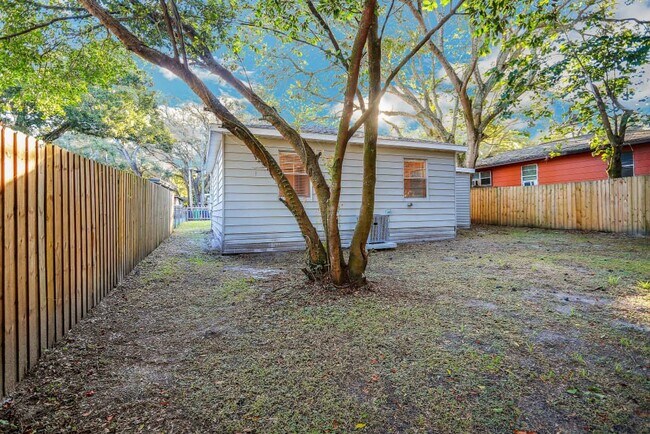 Building Photo - 8717 N Mandarine Pl