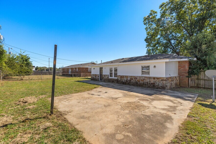 Building Photo - 104 Colorado Ave