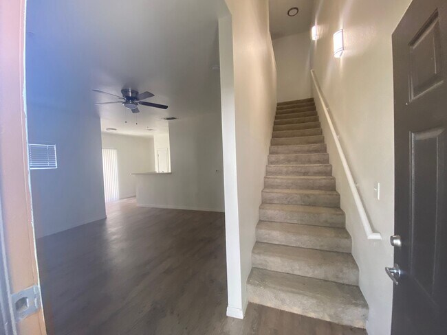 Building Photo - 1000 Diamond Dr