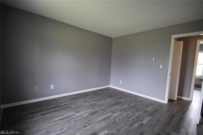 Building Photo - 300 Northland Dr
