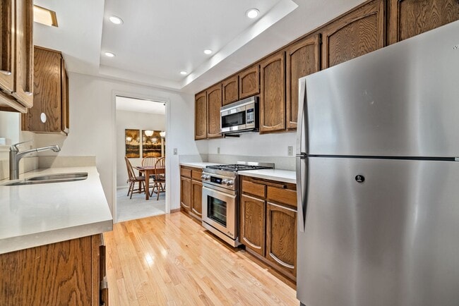 Building Photo - Breathtaking views of Hood Mountain and Su...