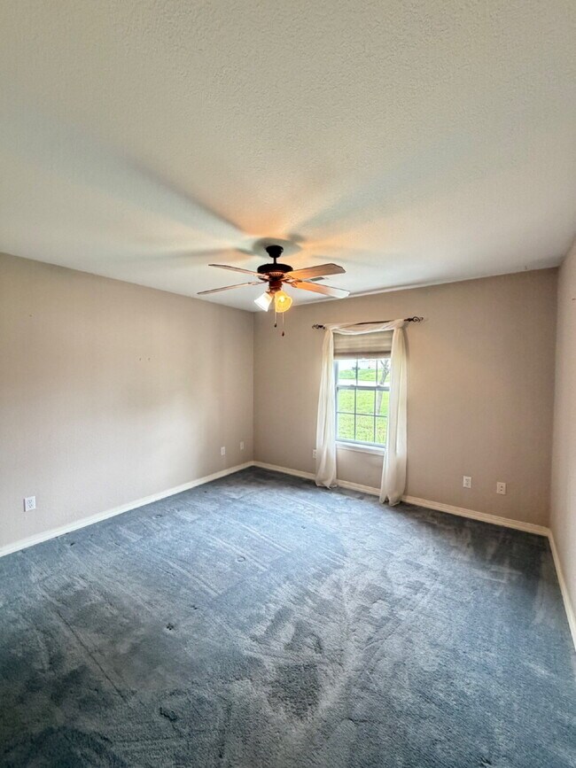 Building Photo - "Charming 3-Bedroom Summerbrooke home with 2 Full Baths with Fenced in, flat back yard”
