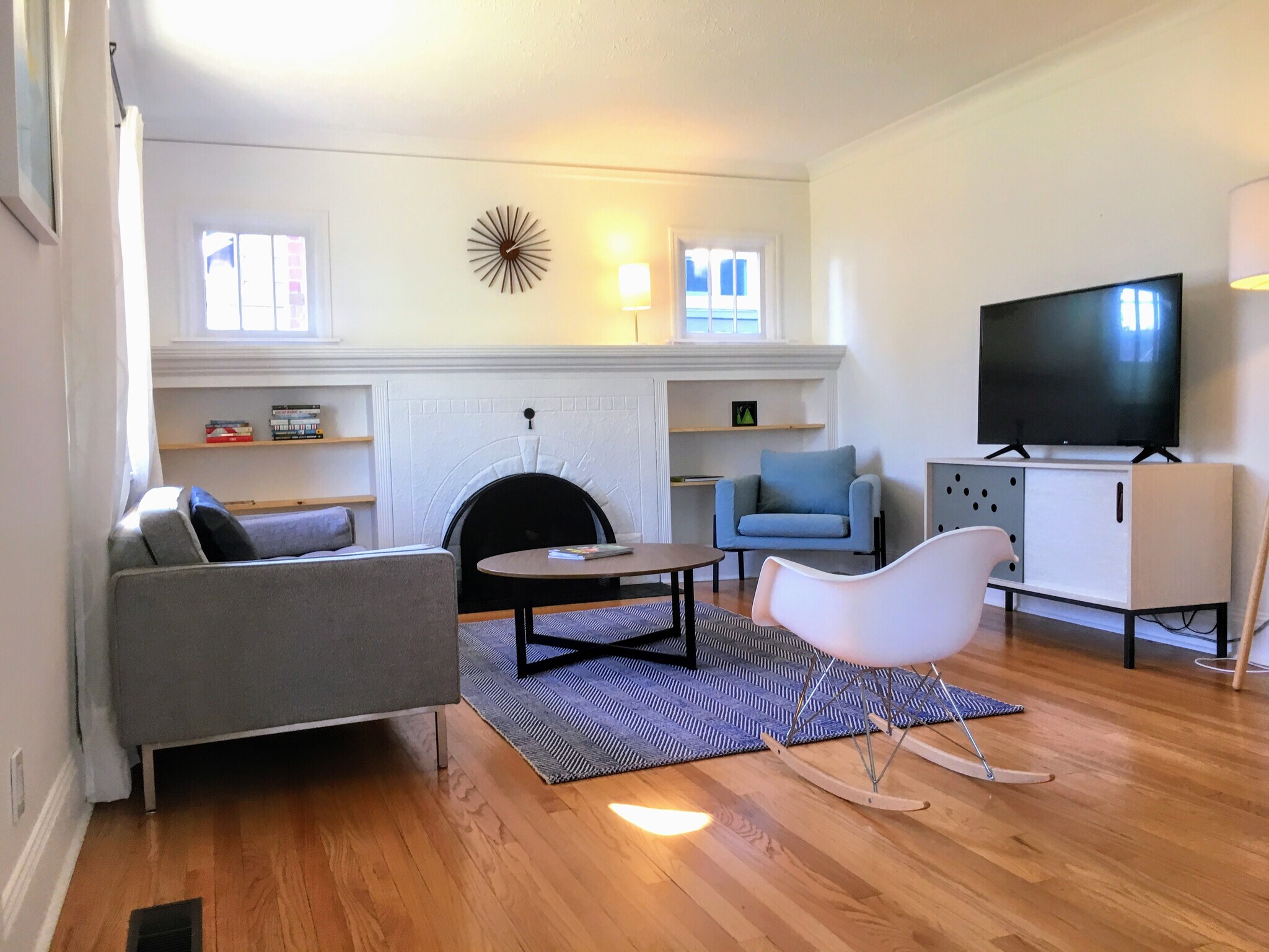 Living Room - 6605 N Fenwick Ave