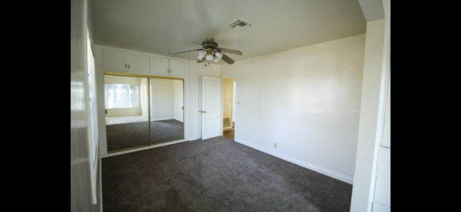 Building Photo - 9966 Glencrest Cir