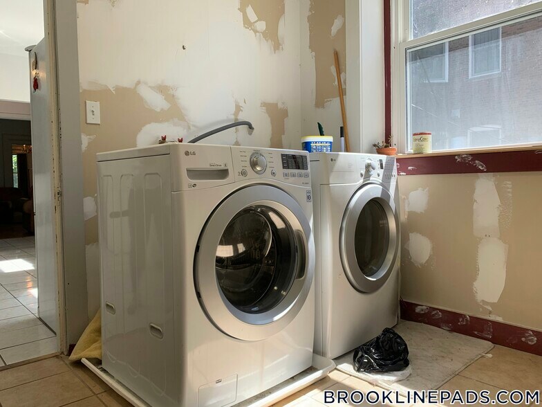 Building Photo - 1726 Beacon St