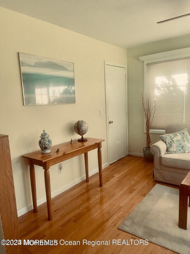 Building Photo - 7 Basset Dr