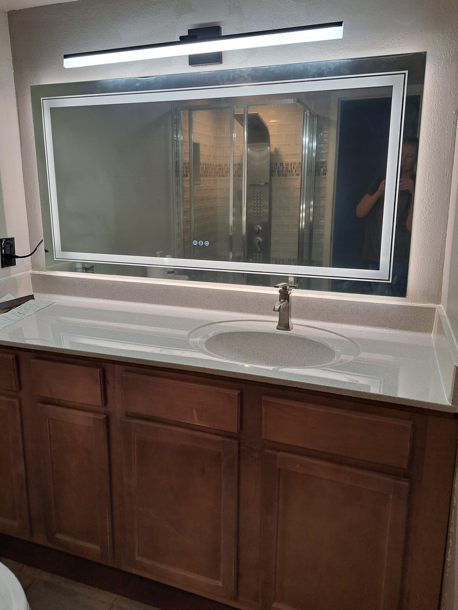 On-suite bathroom - 3030 E Clarendon Ave