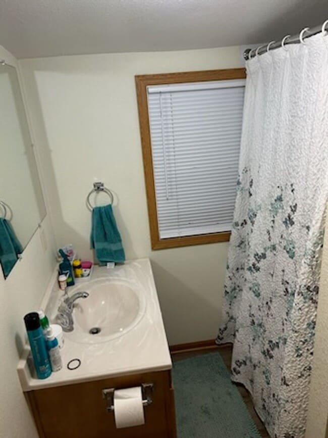 Building Photo - 129 E Reed Ave