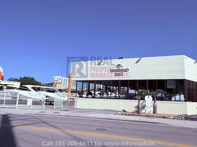 Building Photo - Modern 2BR/2BA Condo in Aventura – Furnish...