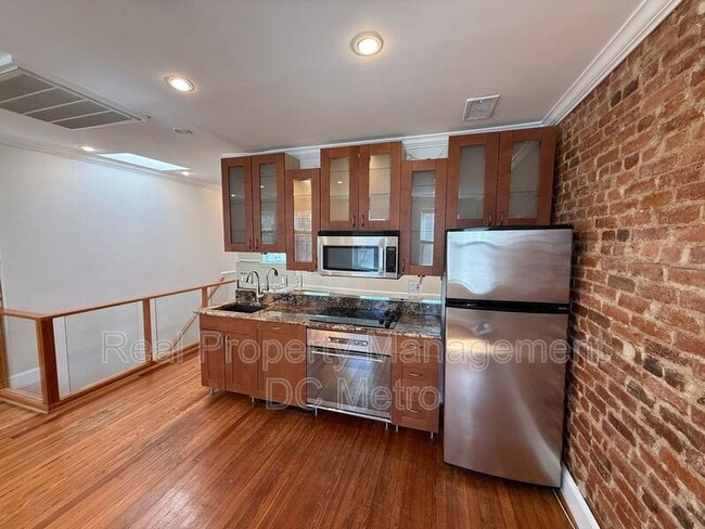 Building Photo - 2131 Newport Pl NW