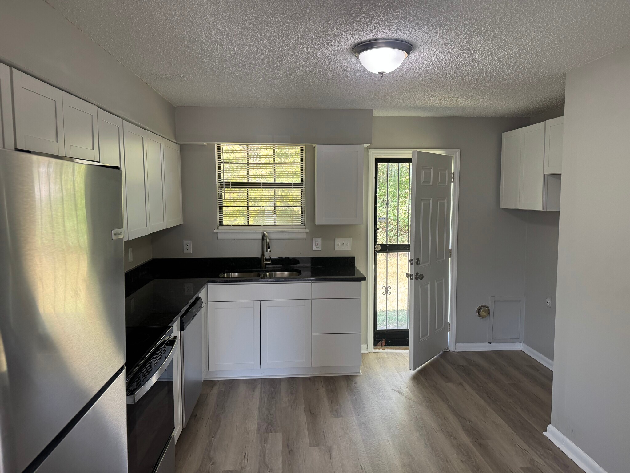 Building Photo - 3713 Village Trl
