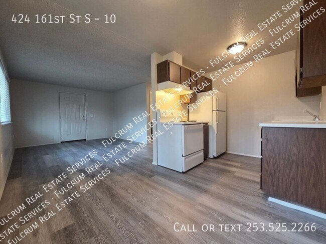 Building Photo - 424 161st St S