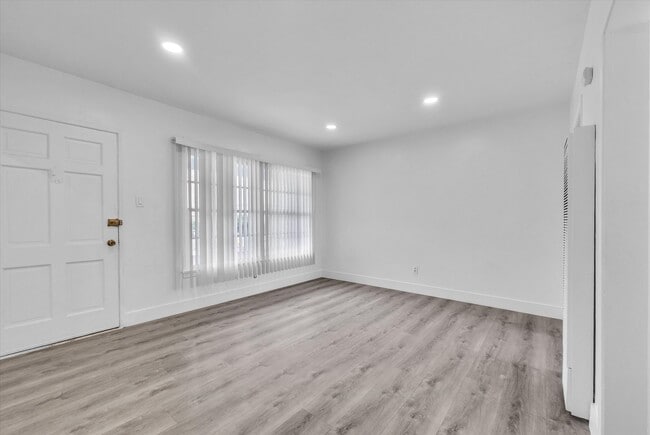 Living Room S. view - 122 Elm Ave