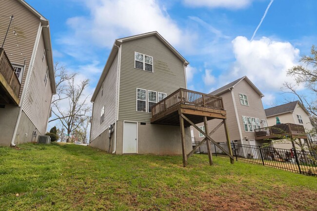 Building Photo - Spacious Home near Downtown Apex!