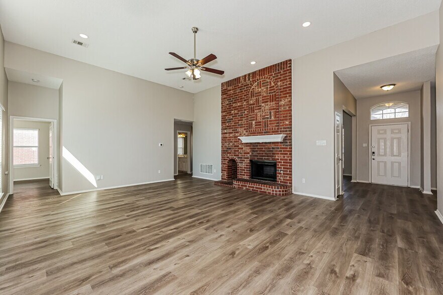 Building Photo - 1217 Sutters Way