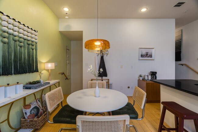 Building Photo - 877 Silver Ave SW