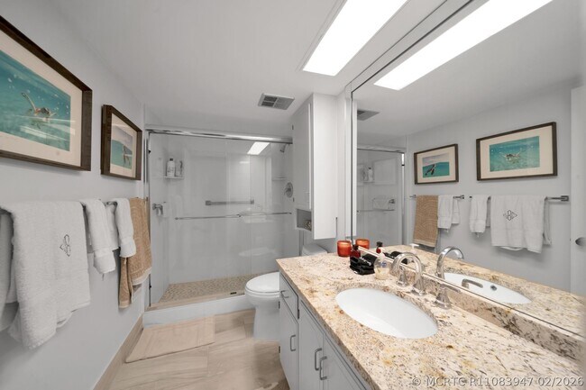 Building Photo - 2066 N Ocean Blvd