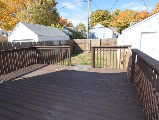 Building Photo - 814 E 23rd Ave