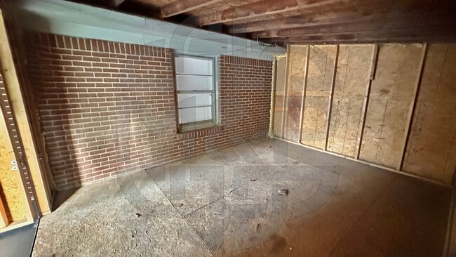 Building Photo - 3039 S Glenn Ave