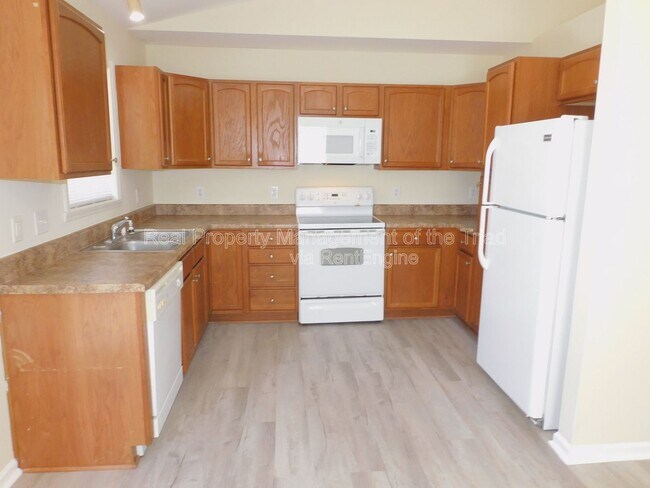 Building Photo - 1856 Oakhurst Park Ln