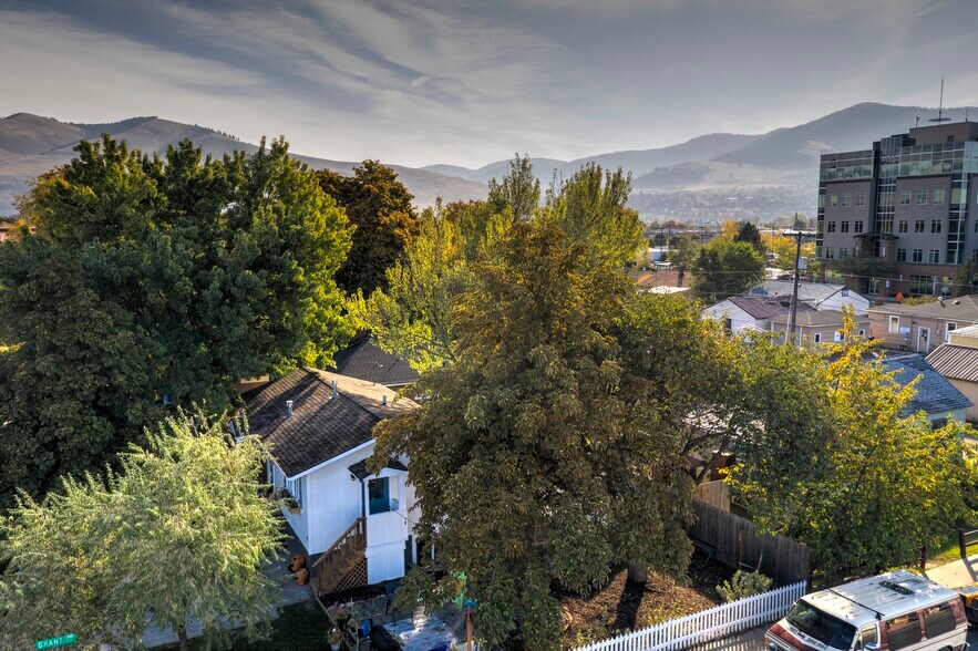 Building Photo - 1847 W Sussex Ave