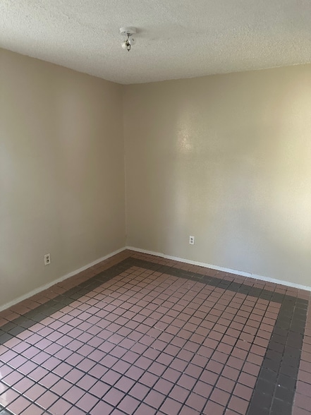 Building Photo - 3813 Windsor Ave