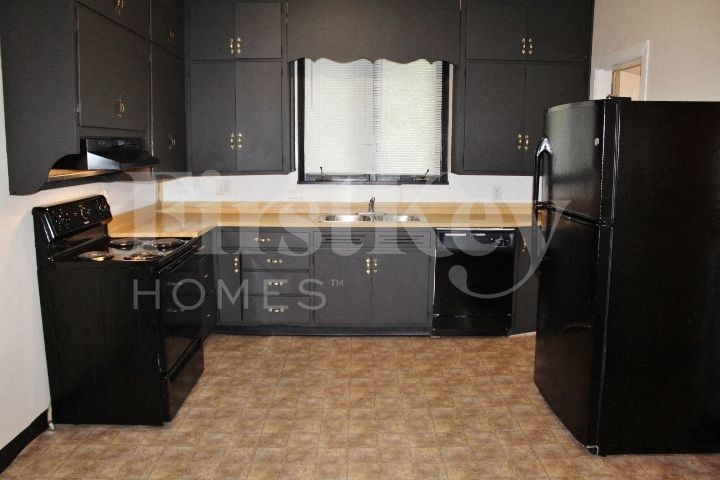 Building Photo - 304 E 4th St