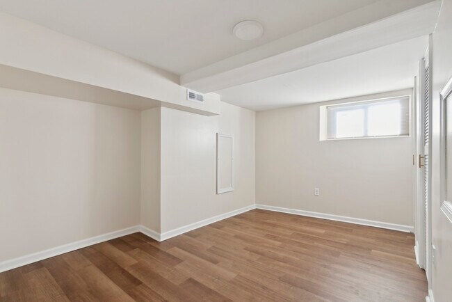 Building Photo - 5541 Hadfield St