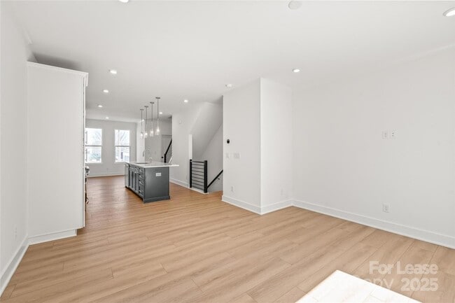 Building Photo - 417 Blairhill Rd