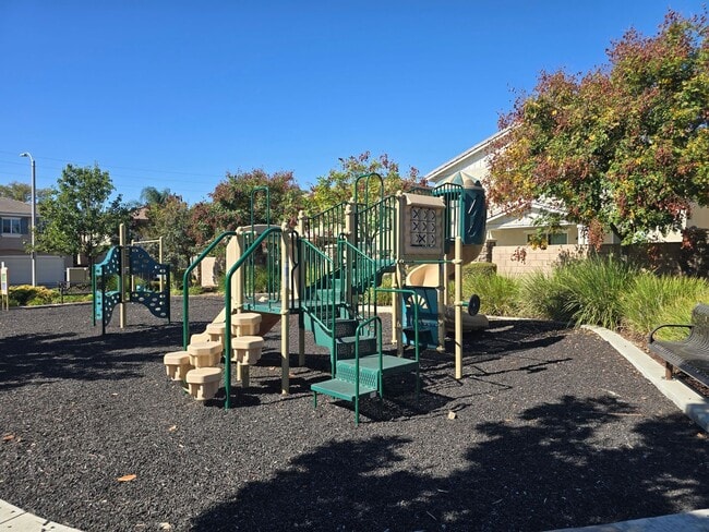 Building Photo - Spacious Home in Amenity-Rich Community