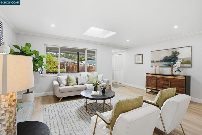 Building Photo - 289 Sierra Dr