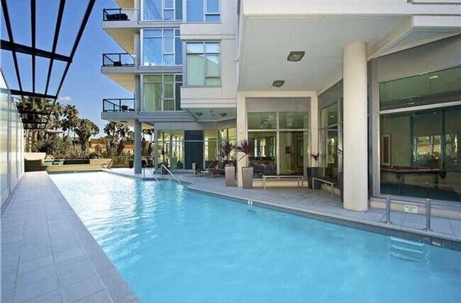 Building Photo - Beautiful 2 bedroom 2 bath condo in the Do...