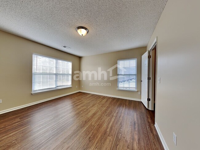 Building Photo - 418 Dovetail Cir