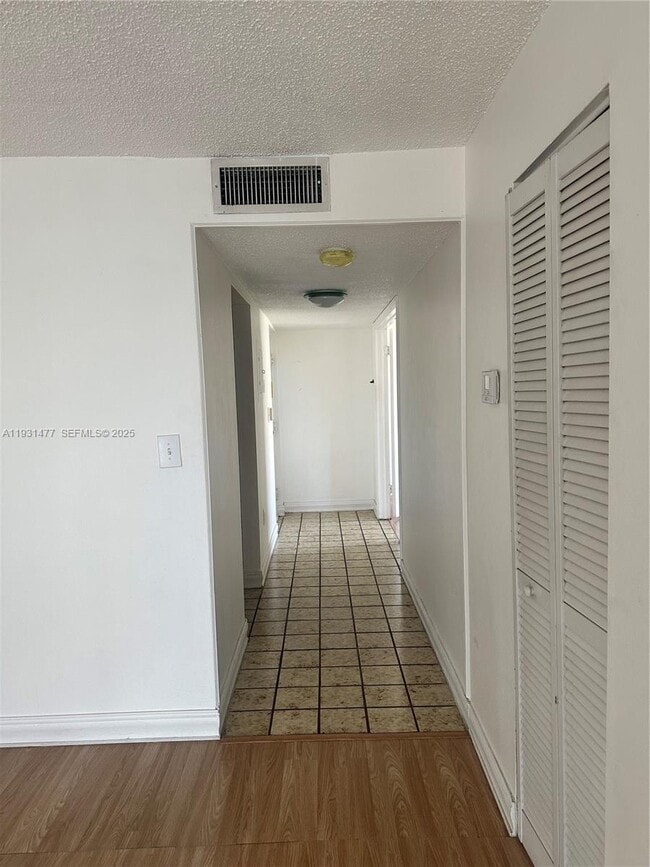 Building Photo - 1150 Collins Ave