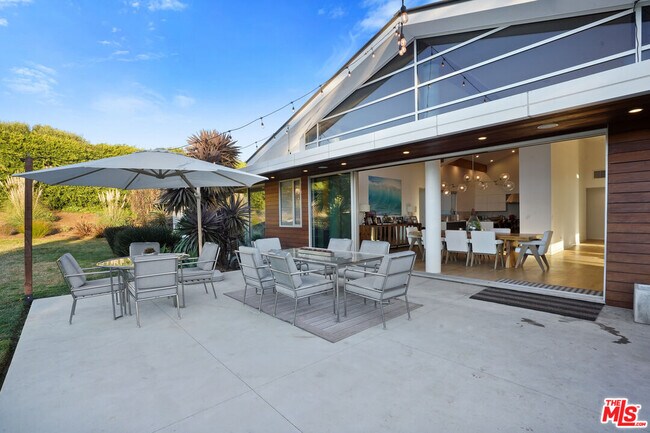 Building Photo - 30479 Morning View Dr