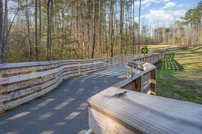 Building Photo - Absolutely Beautiful Townhome in Lovely Wake Forest Community