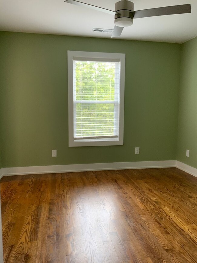 Building Photo - charming 3 bedroom, 3 bathroom home locate...
