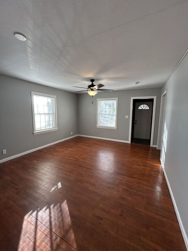 Building Photo - PRE-LEASING- AVAILABLE JULY 10TH - 3 Bedroom/2 Bathroom House