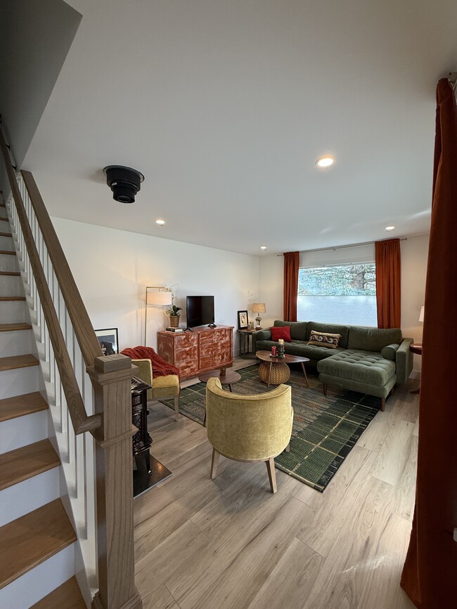 Building Photo - 2612 Westridge Dr