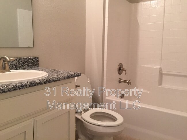 Building Photo - 3115 N Hickory St