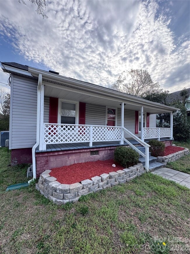 Building Photo - 65 White St SW