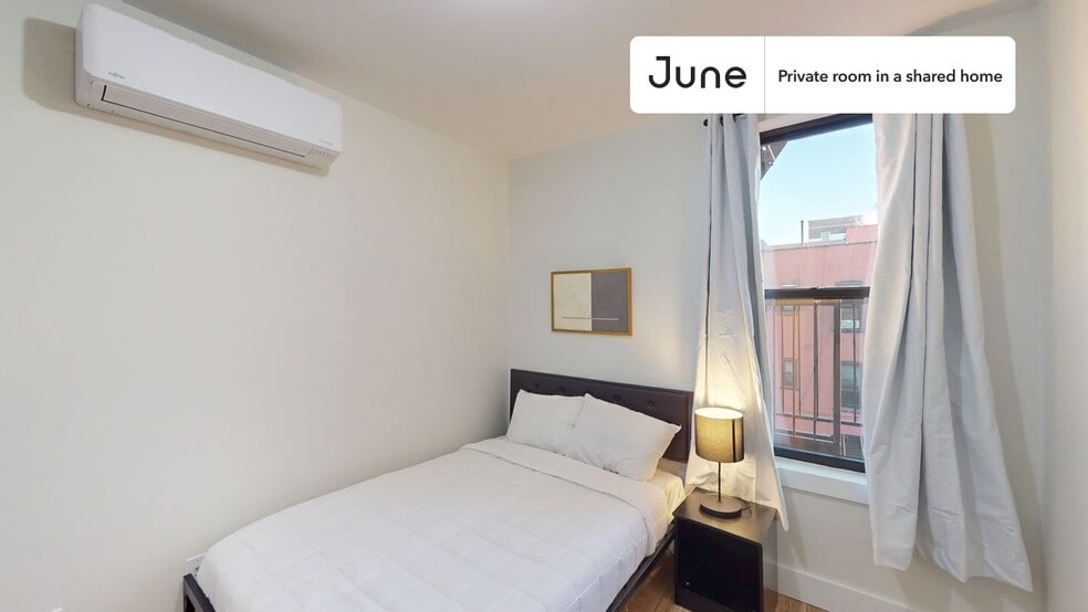 Building Photo - Private bedroom in 3 bed/2 bath Home