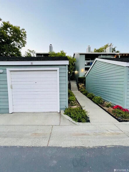 Building Photo - 8185 Mountain View Dr