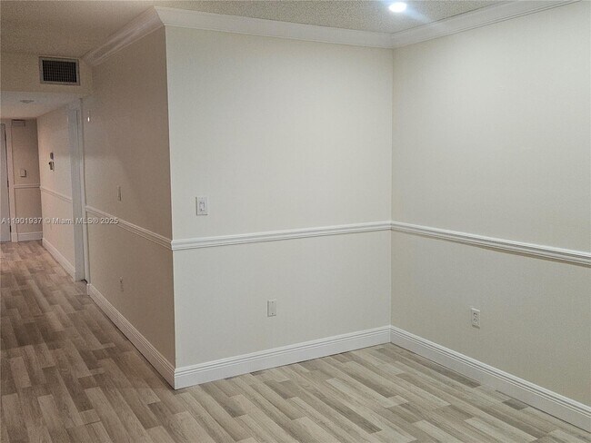 Building Photo - 1021 Mockingbird Ln