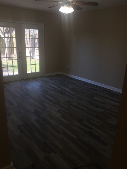 Building Photo - 10845 Eastwood Dr