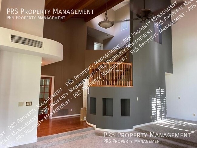 Building Photo - 620 E Linda Ln