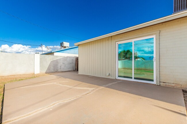 Building Photo - Beautifully updated Phoenix home!